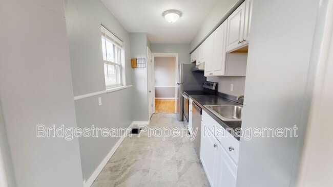 Foto del edificio - 108 Bellaire Ave