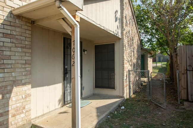 Building Photo - 7062 Pineberry Rd