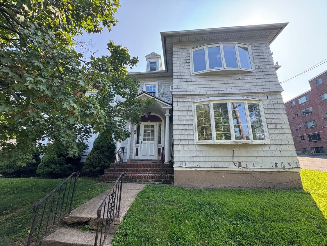 Primary Photo - 16 Park Pl