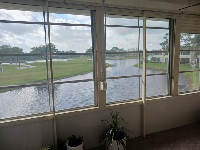 Building Photo - 7153 W Country Club Dr N