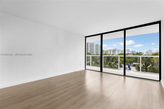 Building Photo - 3701 N Country Club Dr