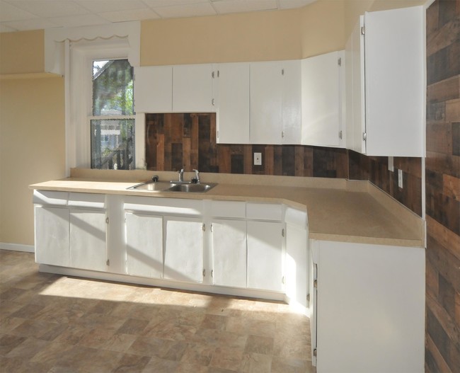 Building Photo - 435 3rd St