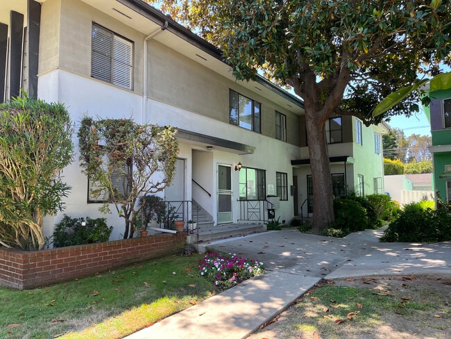 Building Photo - 3171 S Barrington Ave