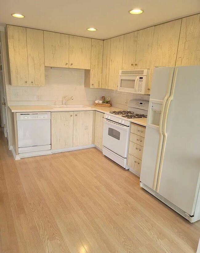 Foto del edificio - Charming Browns Point Home with Garage & B...