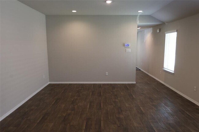 Foto del edificio - 2315 Otter Falls Dr