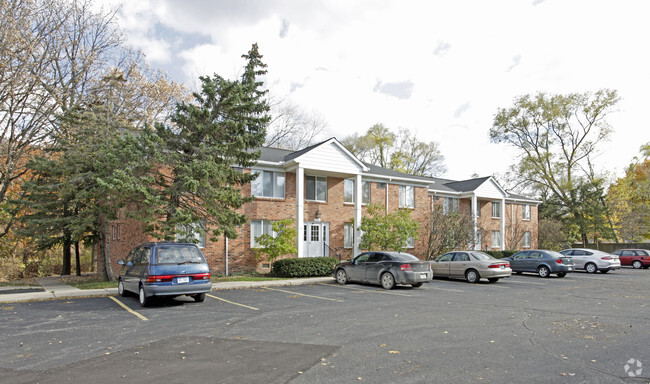 Maple Manor Apartments - Garden Apartments