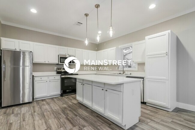 Building Photo - 4 Bedroom Pet-Friendly Home in Houston, TX with Main Street Renewal