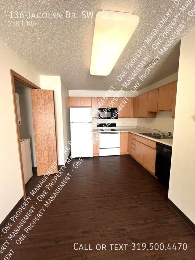 Building Photo - 136 Jacolyn Dr SW