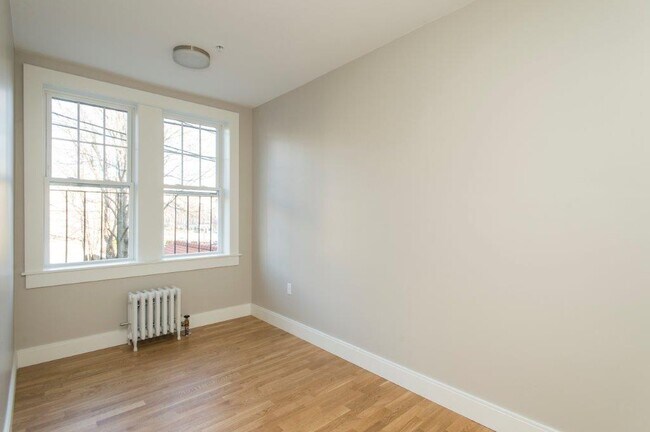 Building Photo - 202 Chestnut Ave