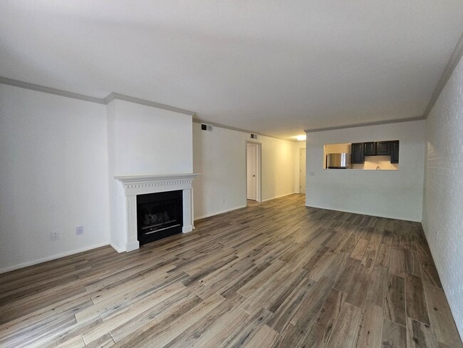 Building Photo - 663 Bishops Lodge Rd