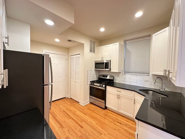Foto del edificio - 6973 N Sheridan Rd