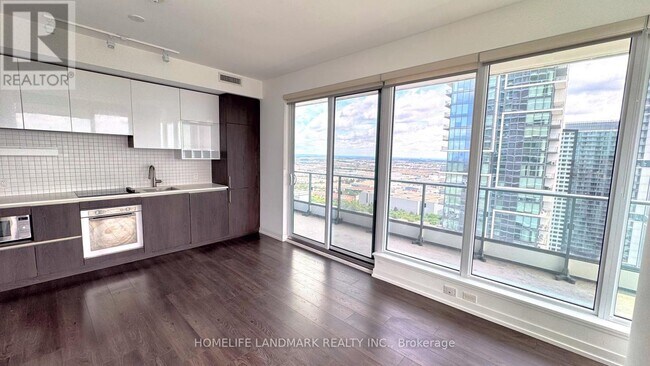 Photo du bâtiment - 950-3950 Portage Pkwy