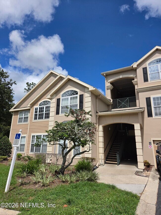 Building Photo - 13810 Sutton Park Dr N