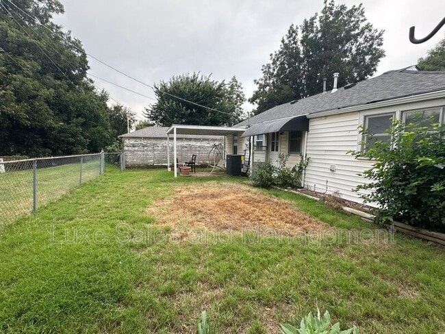 Building Photo - 1133 S Miles Ave