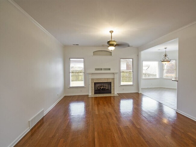 Foto del edificio - GORGEOUS 4 bed, 3.5 bath home near Macon a...