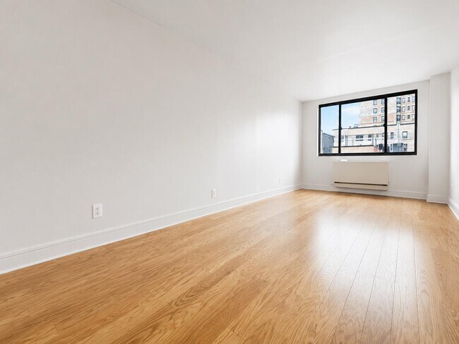 Foto del edificio - 323 W 96th St