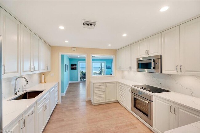 Foto del edificio - 1065 Gulf Shore Blvd N