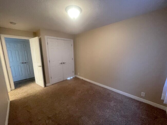 Bedroom - 143 E Box Elder Dr
