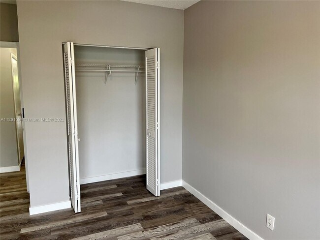 3091 Griffin Rd Unit Apt - 4