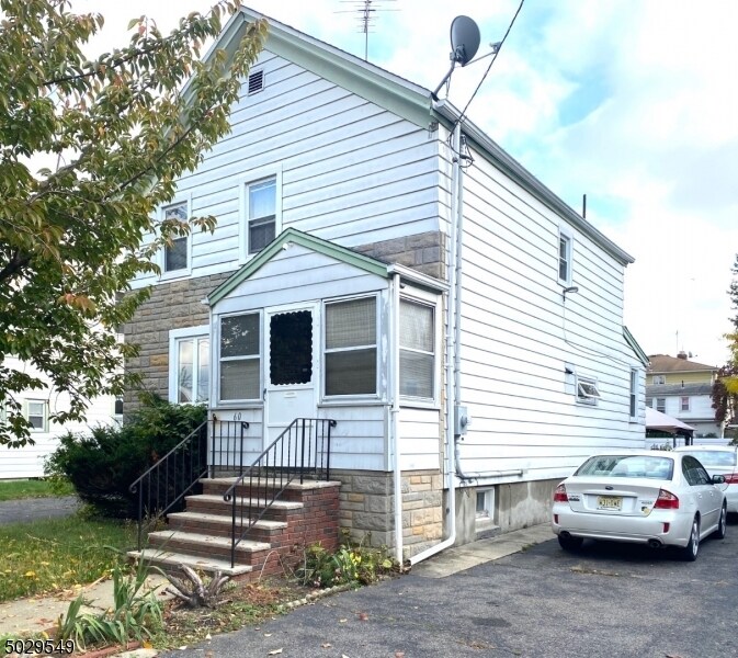 Primary Photo - 60 Lester St