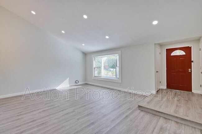 Building Photo - 1151 Hermina St