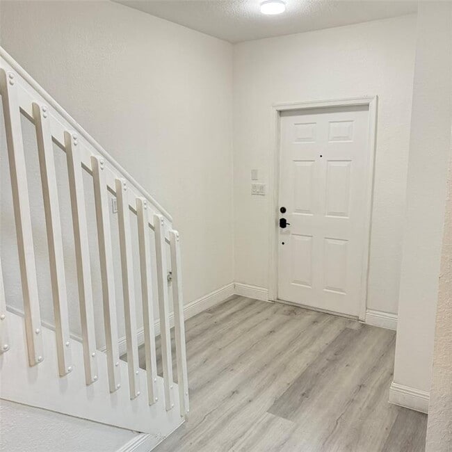 Foto del edificio - 6482 Catalina Ln