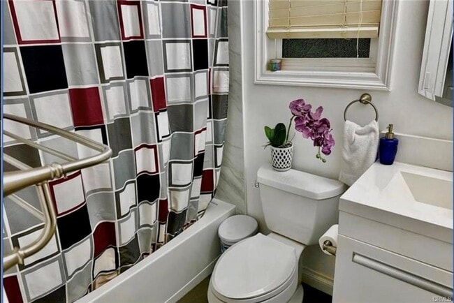 Building Photo - 24033 Mobile St