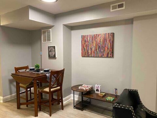 Dining Room 1 - 1103 Scott St