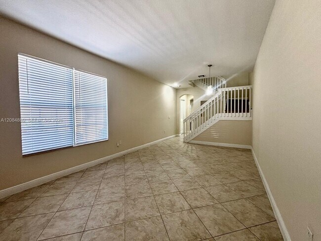Building Photo - 6965 Julia Gardens Dr