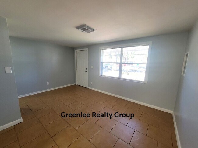 Foto del edificio - Updated 2 Bed/1Bath Duplex Apartment in be...