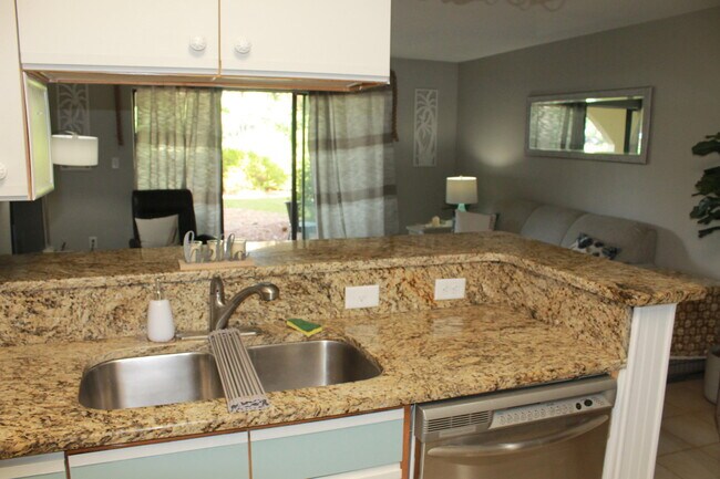 Foto del edificio - 305 Southlake Ct