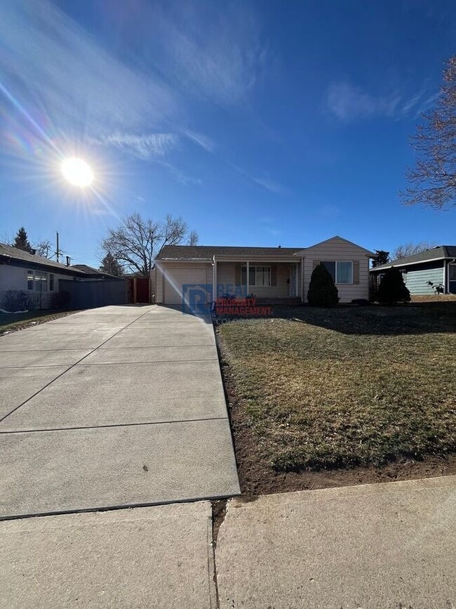 Building Photo - 2120 W Gill Pl