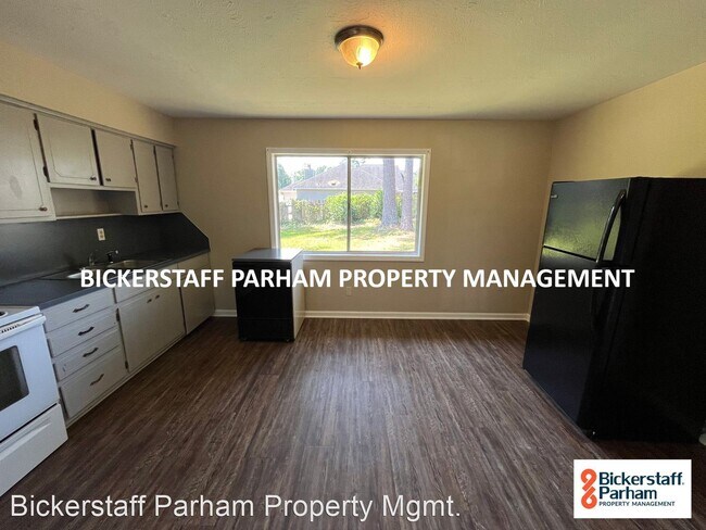 Building Photo - 4 br, 1.5 bath House - 5220 Cunningham Dr.