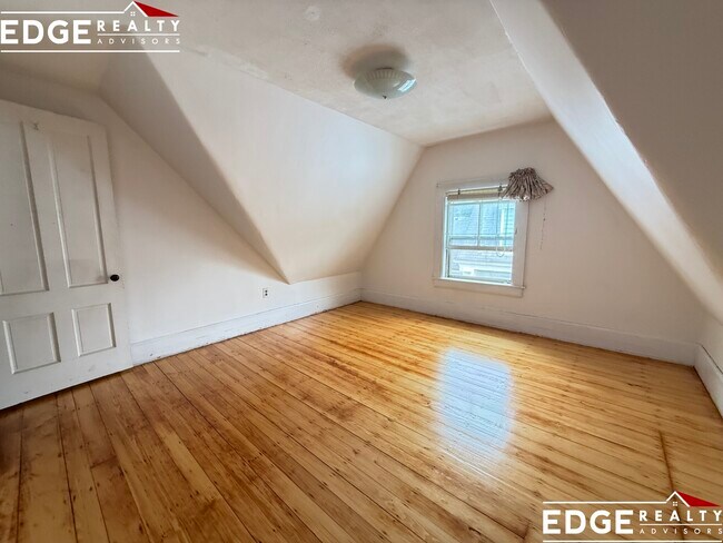 Foto del edificio - 57 Rindge Ave