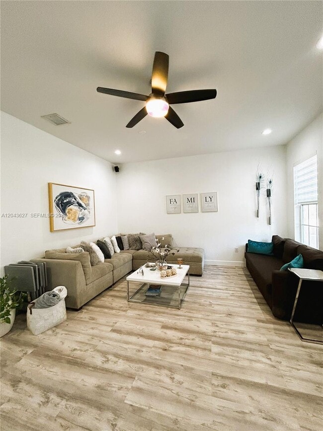 Foto del edificio - 14628 SW 6th St