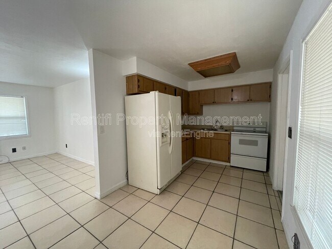 Foto del edificio - 623 Joel Blvd