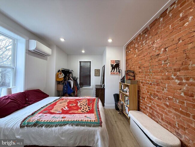 Foto del edificio - 6136 Chancellor St