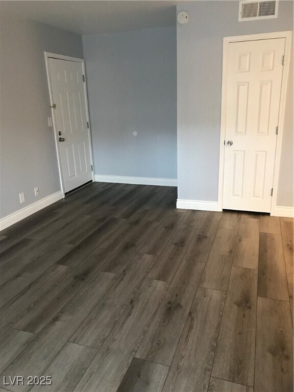 Building Photo - 5080 River Glen Dr