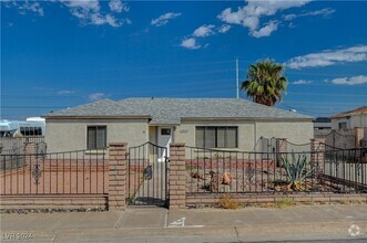 Building Photo - 102 N Cholla St