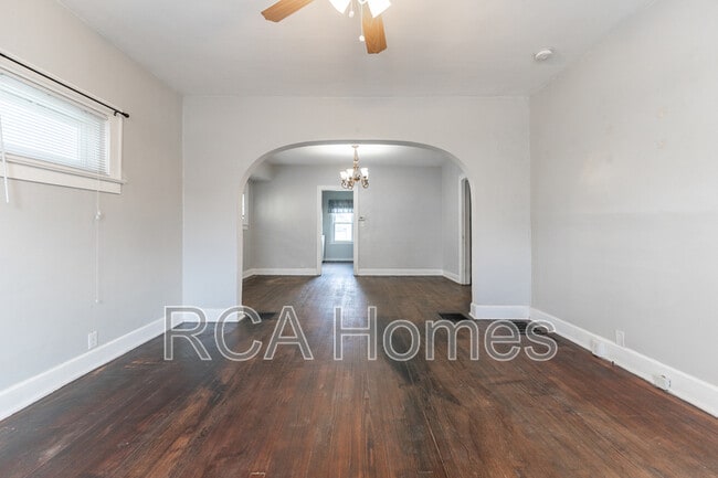 Building Photo - 1619 E Tabor St