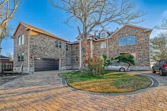 Building Photo - 2011 Crescent Dr
