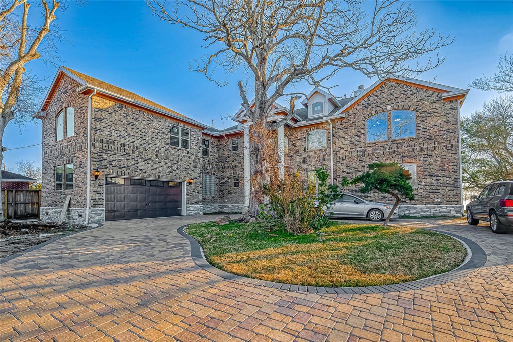 Primary Photo - 2011 Crescent Dr