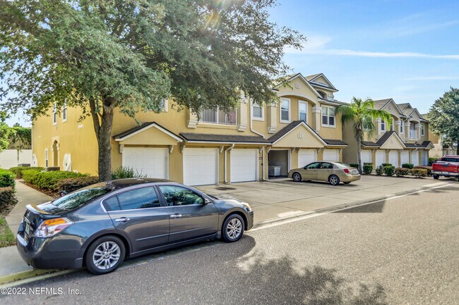 Foto del edificio - 7051 DEER LODGE Cir