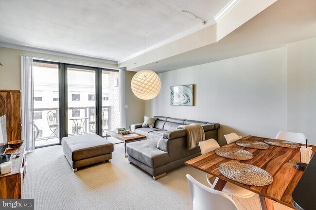 Foto del edificio - 616 E Street NW Unit 1220