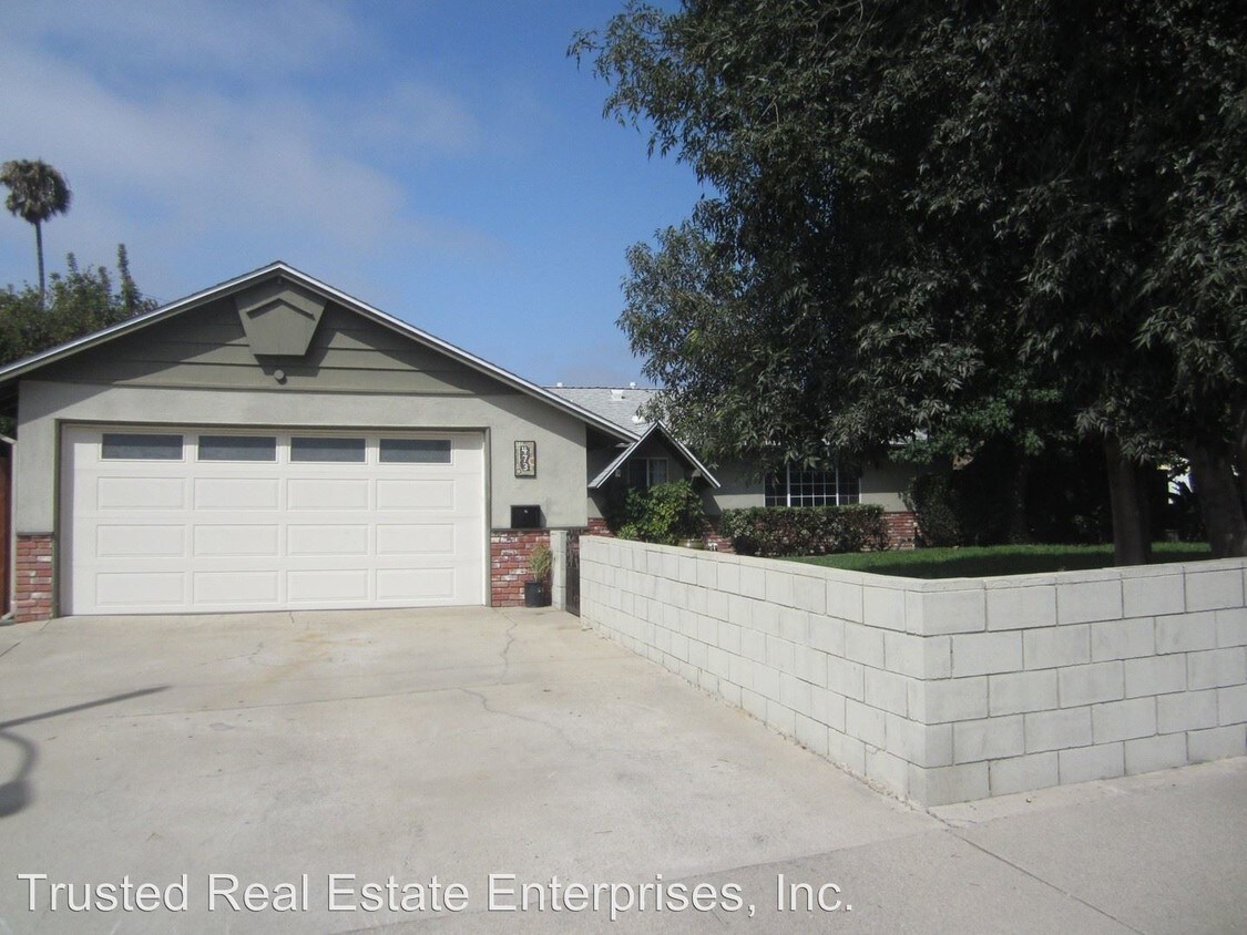 Primary Photo - 3 br, 2 bath House - 473 Day Road