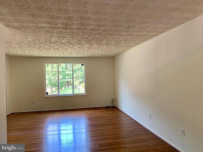 Foto del edificio - 120 Forest Ridge Dr