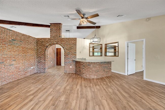 Building Photo - 1785 Lisa Ln