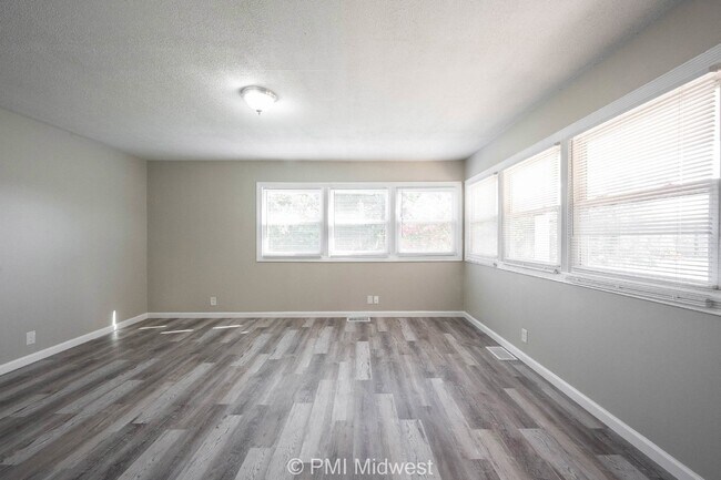 Foto del edificio - 6276 Eastgate Ave