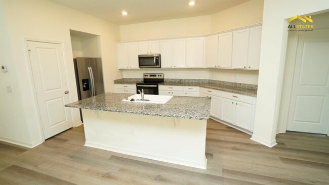 Building Photo - 2046 Ficus St