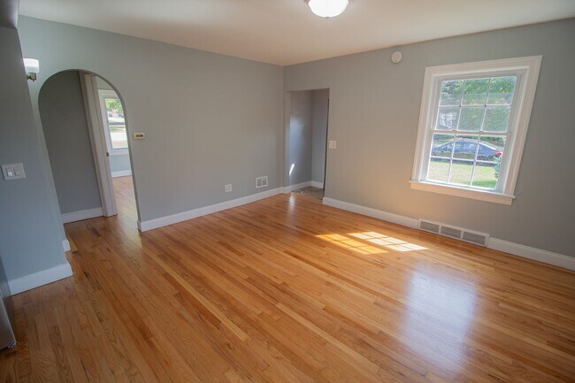 Building Photo - For Rent - Newly Renovated Cape Code In Co...